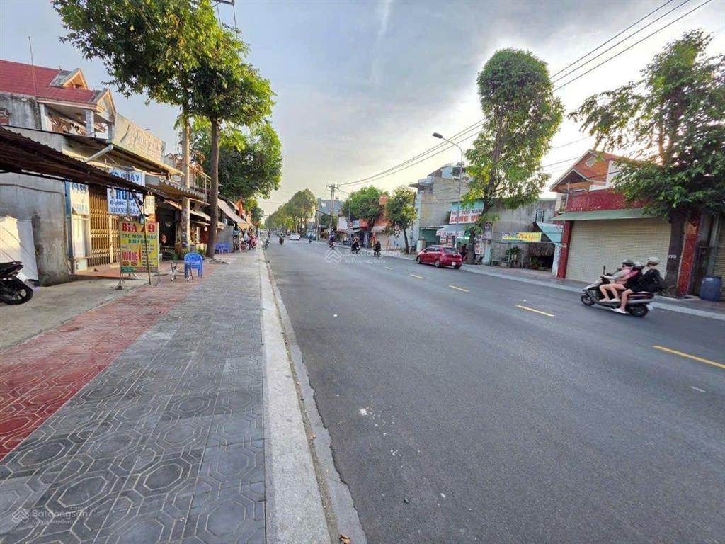 Chuyển nhượng mặt tiền đuờng hai bà trưng dĩ an. dt 700m ngang 20m sdt 0398 302 ***