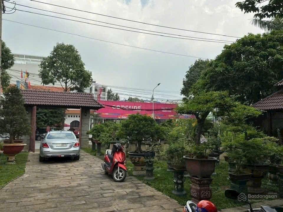 Chuyển nhượng mặt tiền đuờng hai bà trưng dĩ an. dt 700m ngang 20m sdt 0398 302 ***