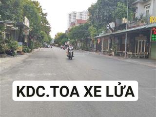Bán nhà kdc toa xe lửa lý thường kiệt phường dĩ an, tp dĩ an, bình dương.
dt 72m, thổ cư 
