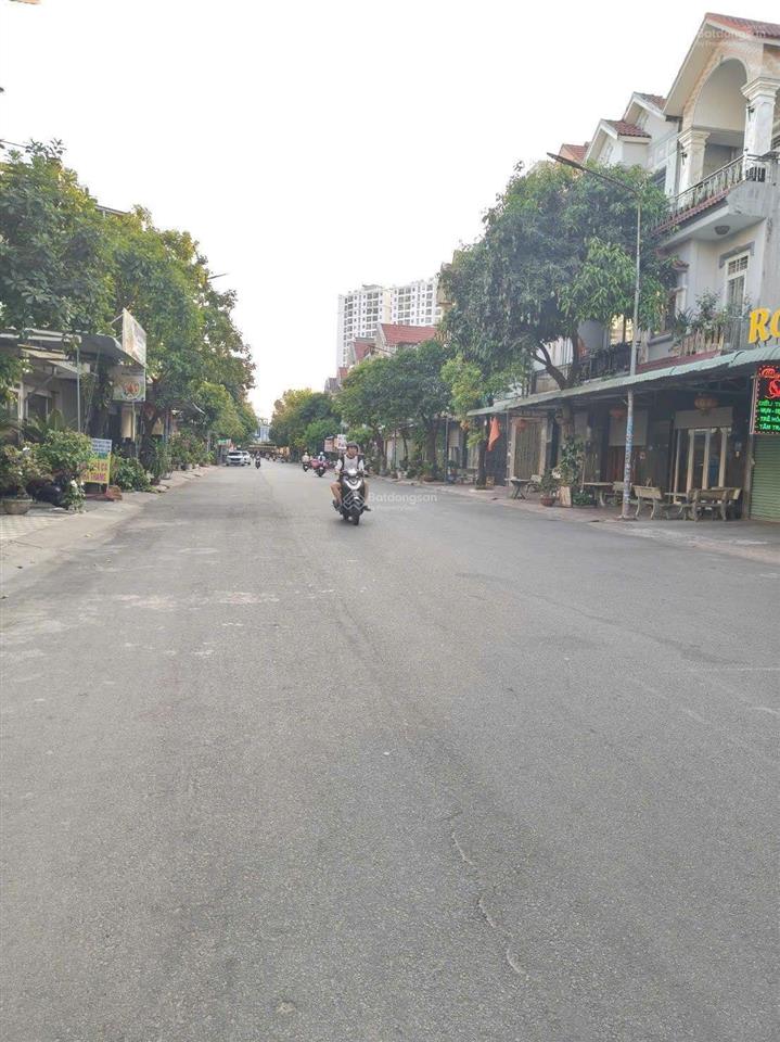 Bán nhà kdc toa xe lửa lý thường kiệt phường dĩ an, tp dĩ an, bình dương.
dt 72m, thổ cư 