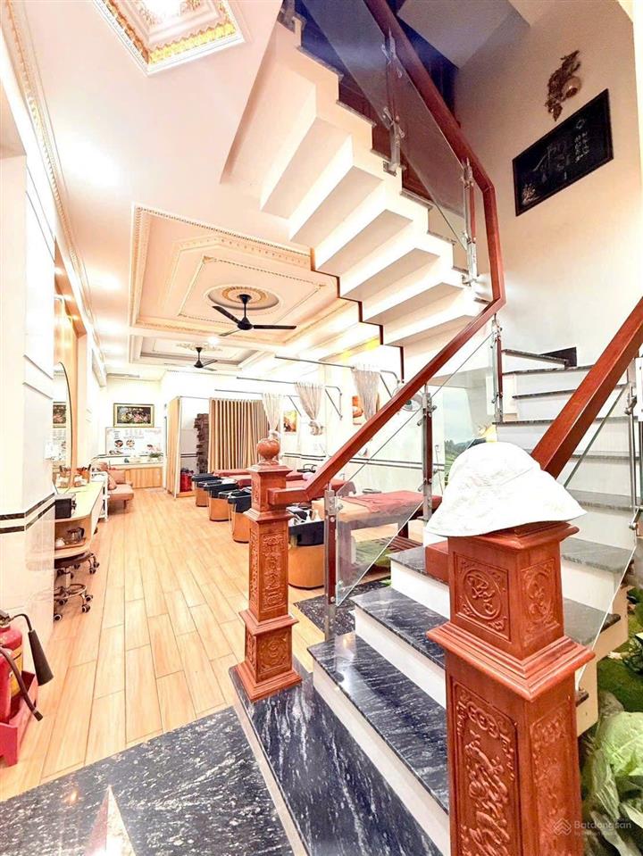 Nhà phố 4 tầng lầu mặt tiền đường võ thị sáu, đông hoà  dĩ an dt 105m2 (4,5x23m) hoàn công đầ