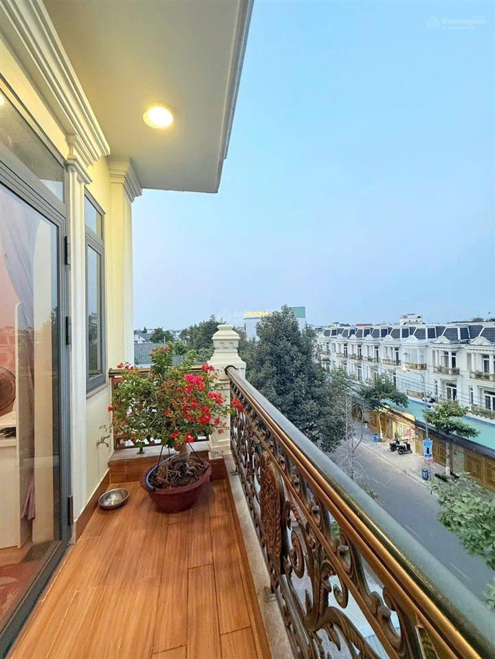 Nhà phố 4 tầng lầu mặt tiền đường võ thị sáu, đông hoà  dĩ an dt 105m2 (4,5x23m) hoàn công đầ