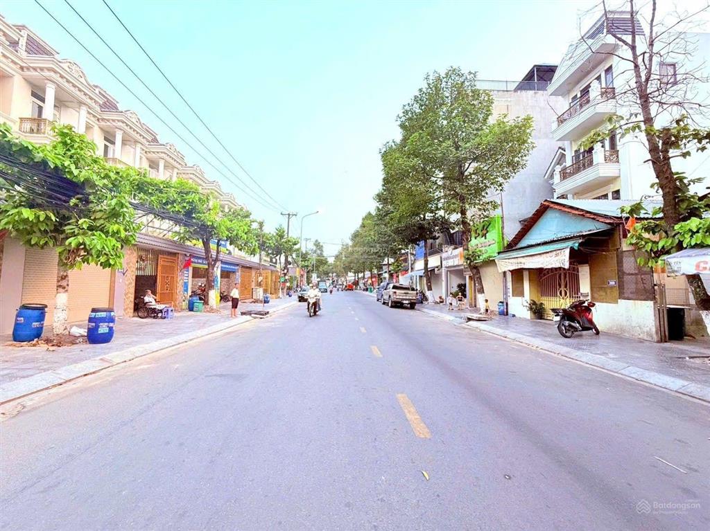 Nhà phố 4 tầng lầu mặt tiền đường võ thị sáu, đông hoà  dĩ an dt 105m2 (4,5x23m) hoàn công đầ