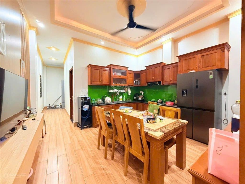 Nhà phố 4 tầng lầu mặt tiền đường võ thị sáu, đông hoà  dĩ an dt 105m2 (4,5x23m) hoàn công đầ