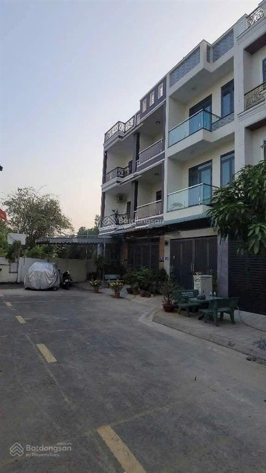 Bán nhà gần chợ dĩ an phường dĩ an tphcm nhà 3 tầng 3pn khép kín, phòng thờ diện tích 4,7mx14m