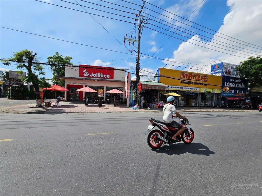 Bán nhà mặt tiền đường nguyễn trãi, phường dĩ an, tp dĩ an. nhà 35 tỷ5 tl 550m (ngang 10m).