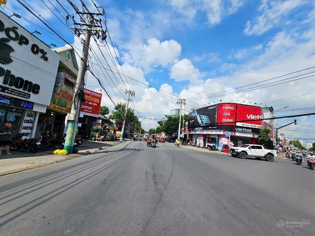 Bán nhà mặt tiền đường nguyễn trãi, phường dĩ an, tp dĩ an. nhà 35 tỷ5 tl 550m (ngang 10m).