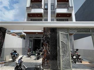Bán nhà đường nhựa 5m, cách đường đông minh 100m kế bên công viên .
gần bigc
