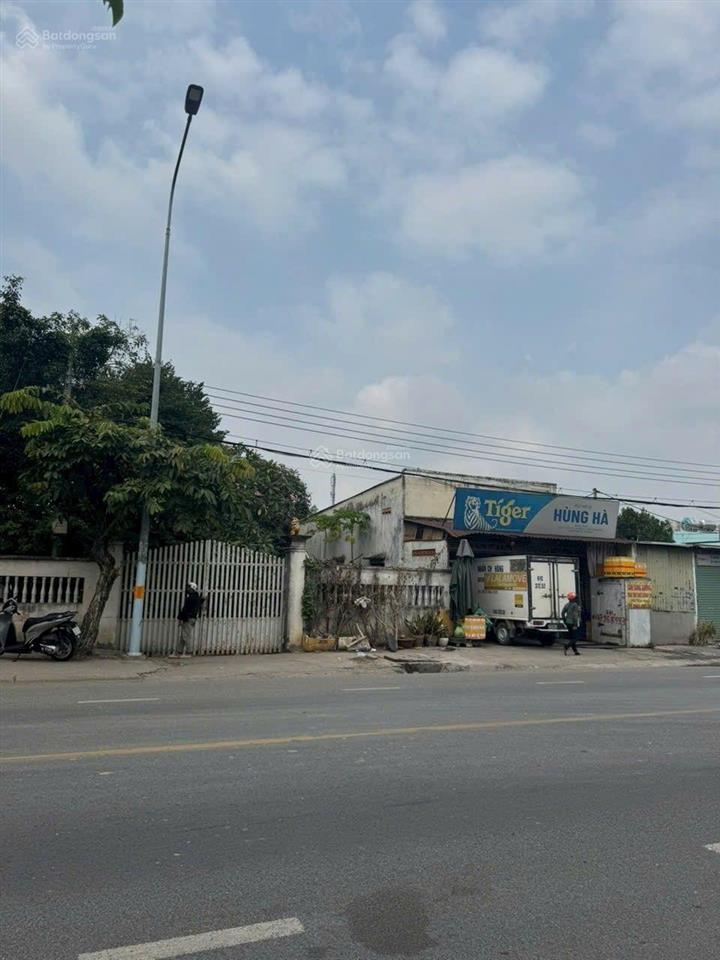 Chủ ngộp ngộp cần bán 2600m2  thổ cư 300m2  mt dt 743a vuông vức  ngộp ngân hàng ace có nhu cầu