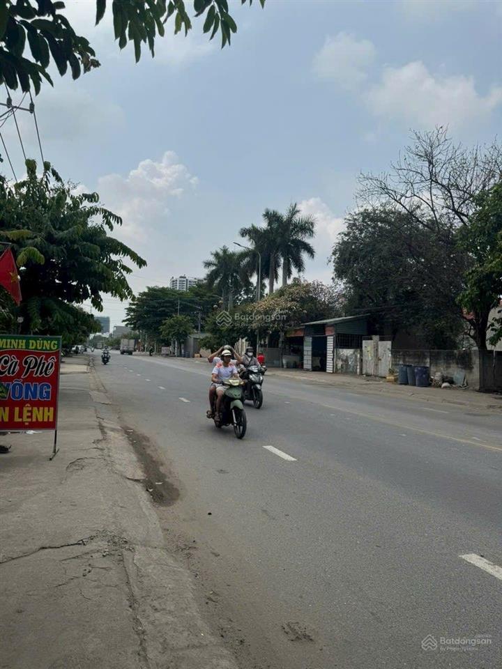 Chủ ngộp ngộp cần bán 2600m2  thổ cư 300m2  mt dt 743a vuông vức  ngộp ngân hàng ace có nhu cầu