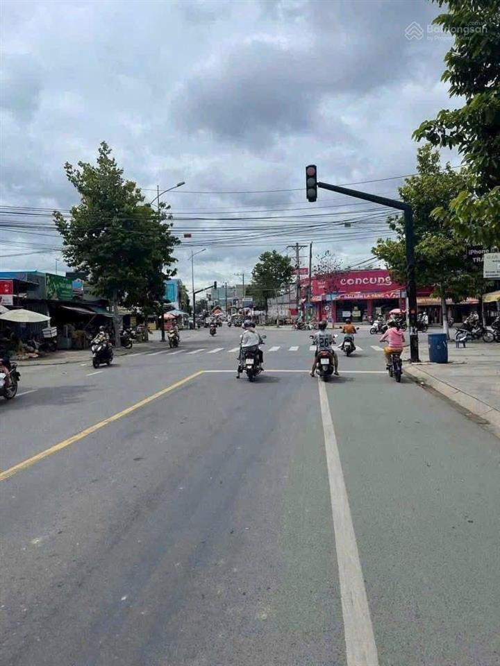 Cần bán nhà xưởng mặt tiền nguyễn thị minh khai dĩ an  khúc gần chợ tân long, ngã tư chiêu liêu