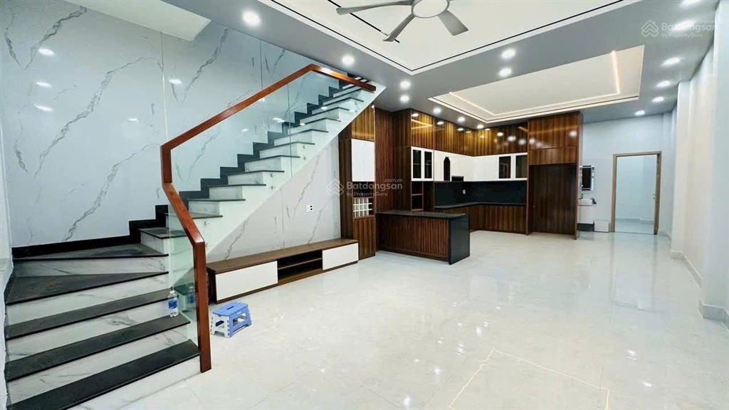 Nhà mặt đường đông tác gần sân vận động dĩ an giá 6 tỷ490 còn thương lượng. hỗ trợ va