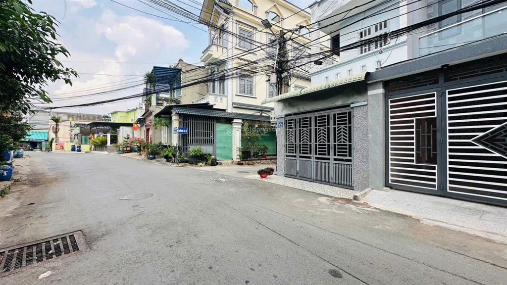 Nhà mặt đường đông tác gần sân vận động dĩ an giá 6 tỷ490 còn thương lượng. hỗ trợ va