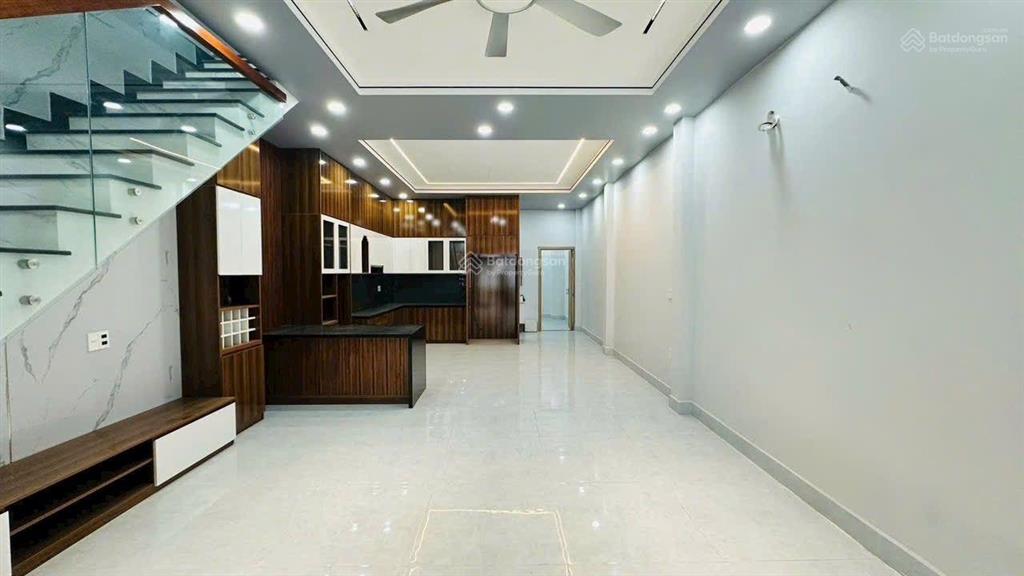 Nhà mặt đường đông tác gần sân vận động dĩ an giá 6 tỷ490 còn thương lượng. hỗ trợ va