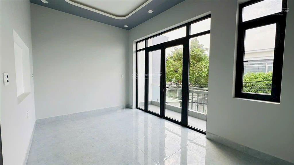 Nhà mặt đường đông tác gần sân vận động dĩ an giá 6 tỷ490 còn thương lượng. hỗ trợ va