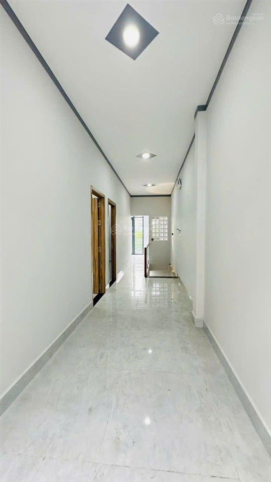 Nhà mặt đường đông tác gần sân vận động dĩ an giá 6 tỷ490 còn thương lượng. hỗ trợ va