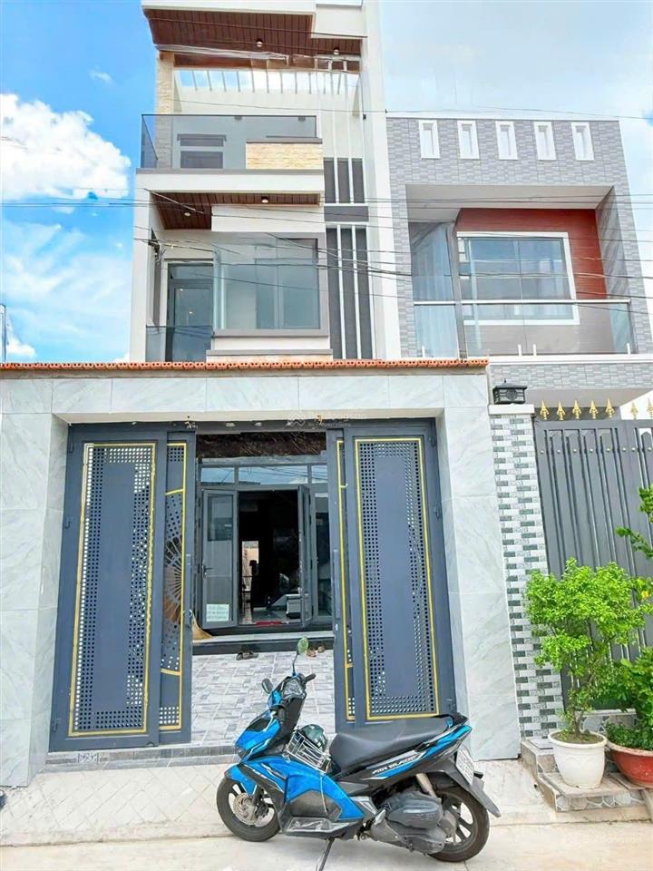 Nhà shr 1 trệt 2 lầu hoàn công.
diện tích 110m2 + full nội thất.
công năng bao gồm 4 phòng