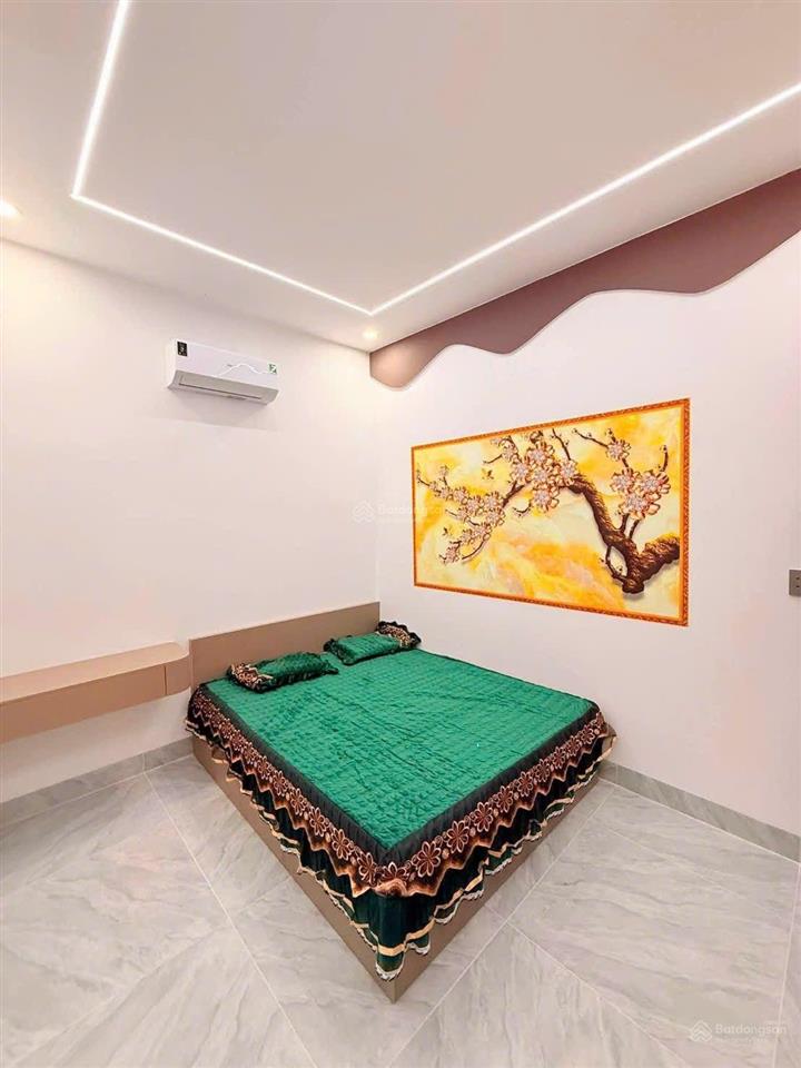 Nhà shr 1 trệt 2 lầu hoàn công.
diện tích 110m2 + full nội thất.
công năng bao gồm 4 phòng