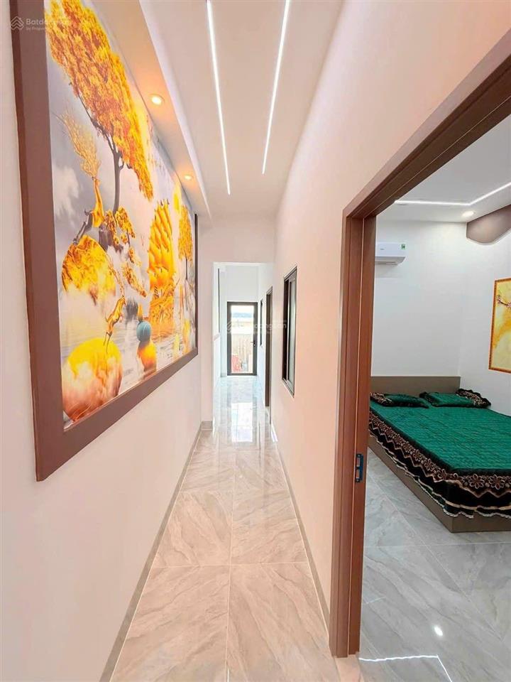 Nhà shr 1 trệt 2 lầu hoàn công.
diện tích 110m2 + full nội thất.
công năng bao gồm 4 phòng