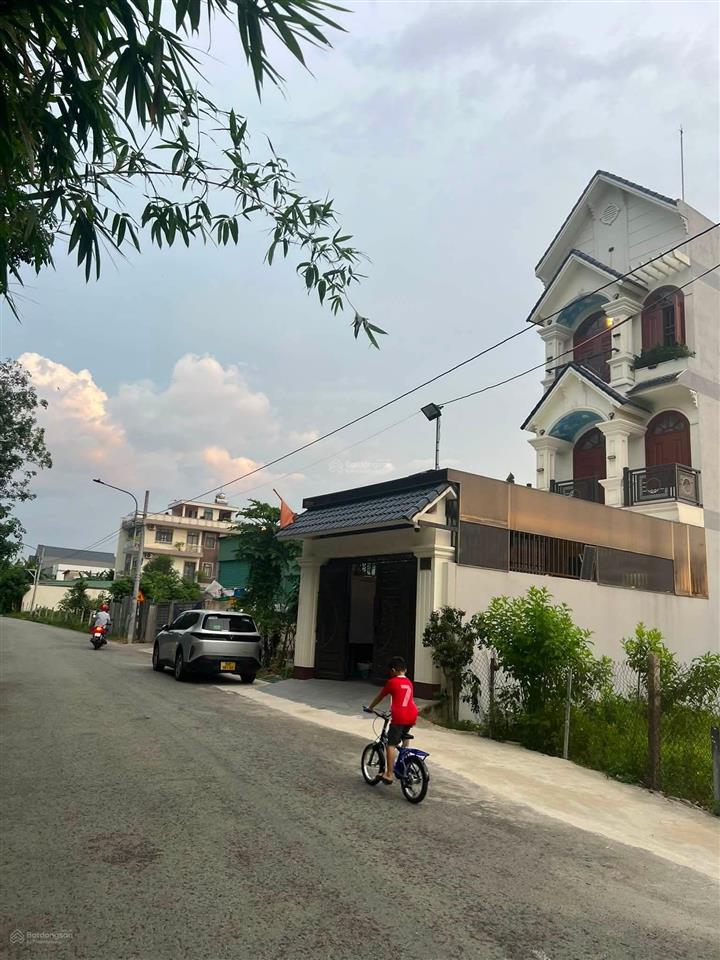 Ngộp bán nhà 1 trệt 2 lầu sân trước rộng khu bệnh viện 1.500 giường thủ dầu một bình dương