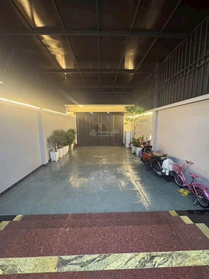 Ngộp bán nhà 1 trệt 2 lầu sân trước rộng khu bệnh viện 1.500 giường thủ dầu một bình dương