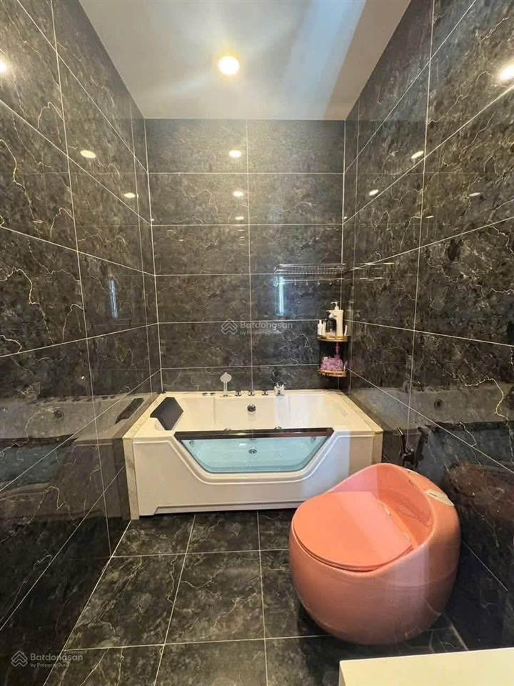 Ngộp bán nhà 1 trệt 2 lầu sân trước rộng khu bệnh viện 1.500 giường thủ dầu một bình dương