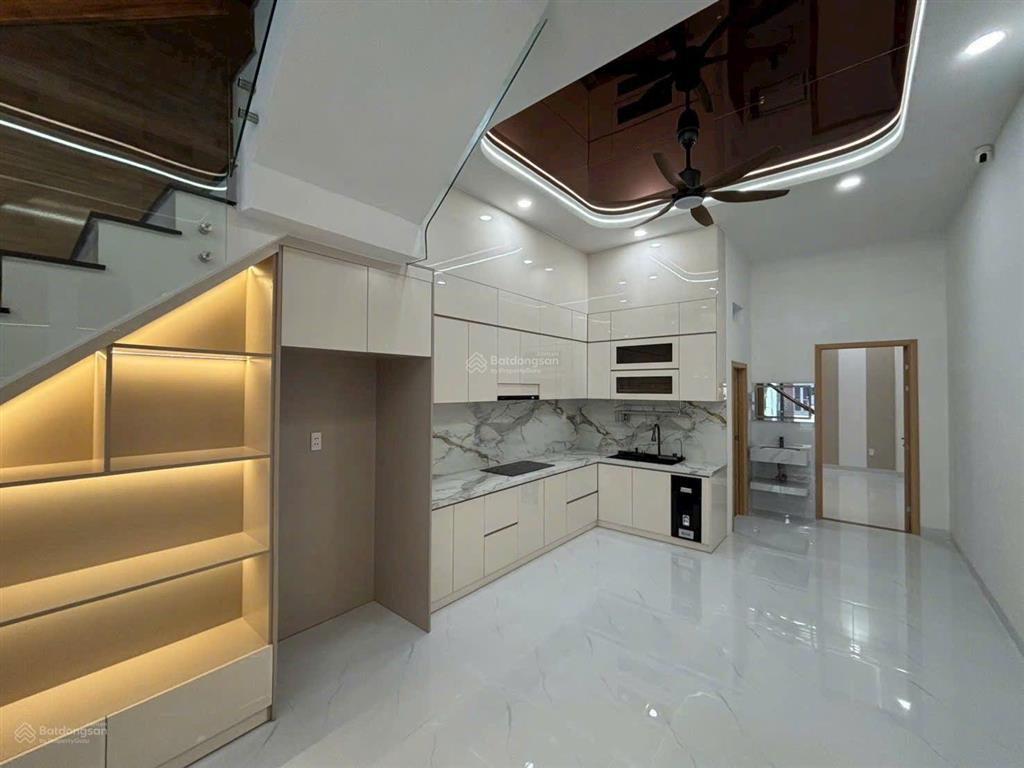 Bán nhà đông hòa 3 tầng mặt tiền kinh doanh gần go dĩ an. diện tích 4m x 25m = 100,4m2