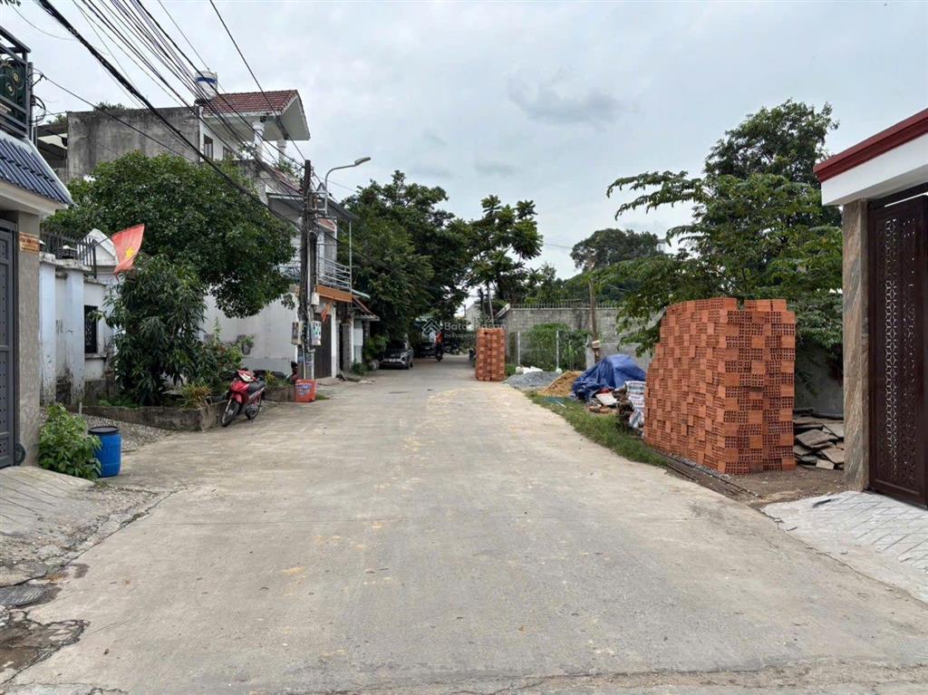 Bán nhà đông hòa 3 tầng mặt tiền kinh doanh gần go dĩ an. diện tích 4m x 25m = 100,4m2