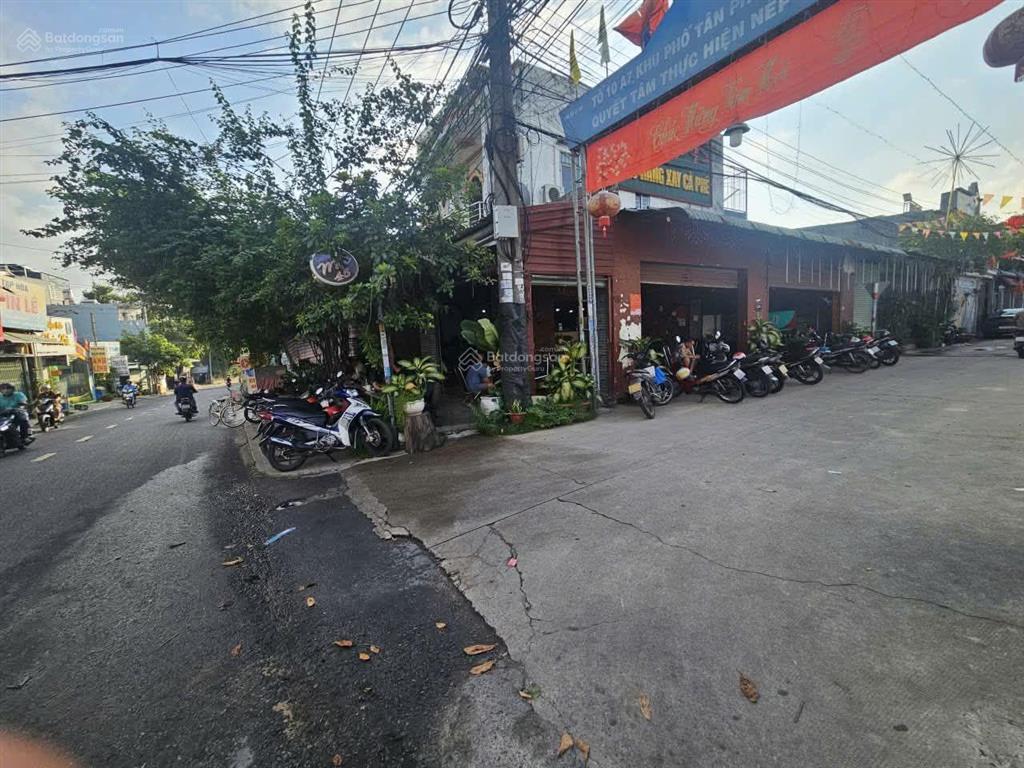 Bán nhà góc 2 mặt tiền cây da vị trí đẹp, thuận tiện ở & kinh doanh toạ lạc tại p. tân đông hiệp