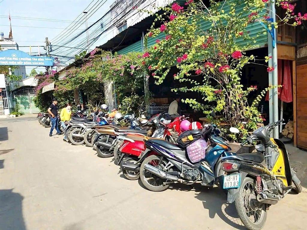 Bán nhà góc 2 mặt tiền cây da vị trí đẹp, thuận tiện ở & kinh doanh toạ lạc tại p. tân đông hiệp