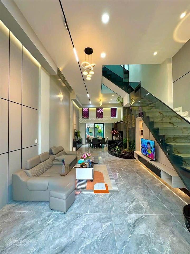Bán nhà mặt tiền kinh doanh sát trung tâm hành chính dĩ an vị trí đẹp, đường thông 7m, thích