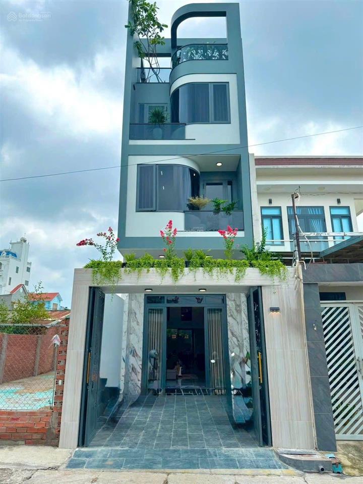 Bán nhà mặt tiền kinh doanh sát trung tâm hành chính dĩ an vị trí đẹp, đường thông 7m, thích