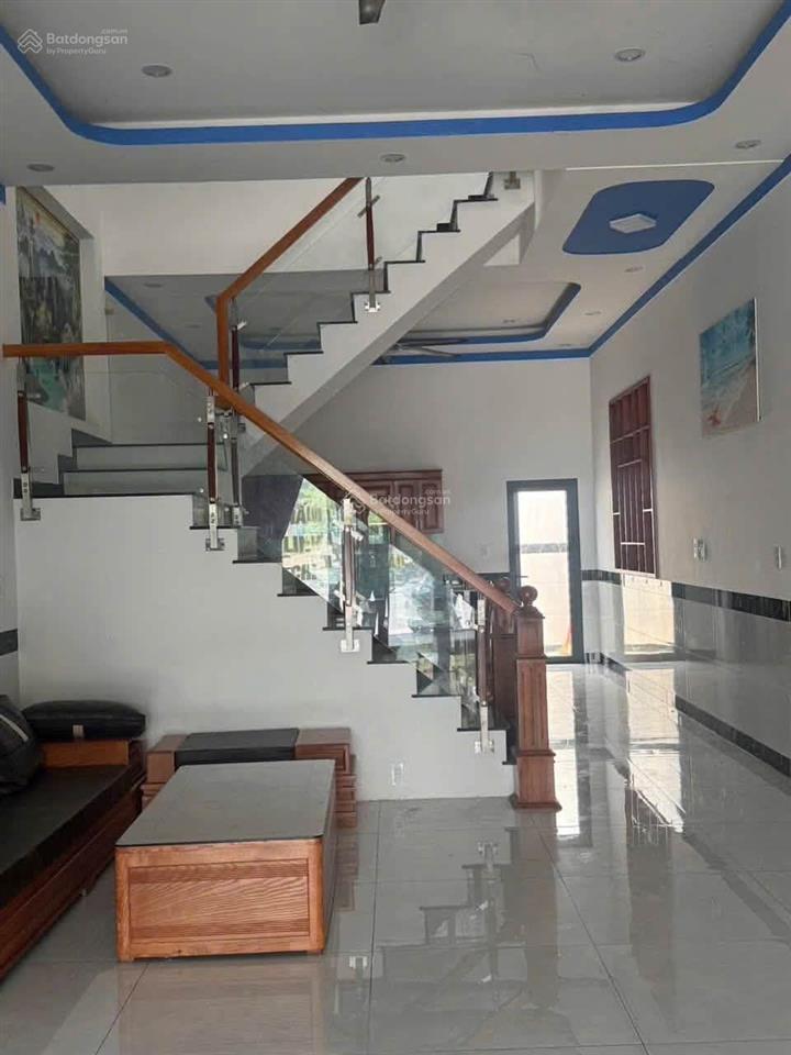 Cần bán nhà 1 trệt 2 lầu, mặt tiền kinh doanh buôn bán sầm uất
dt 100,3m
vị trí nhà mặt tiền