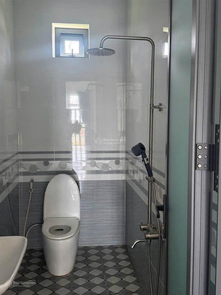 Cần bán nhà 1 trệt 2 lầu, mặt tiền kinh doanh buôn bán sầm uất
dt 100,3m
vị trí nhà mặt tiền