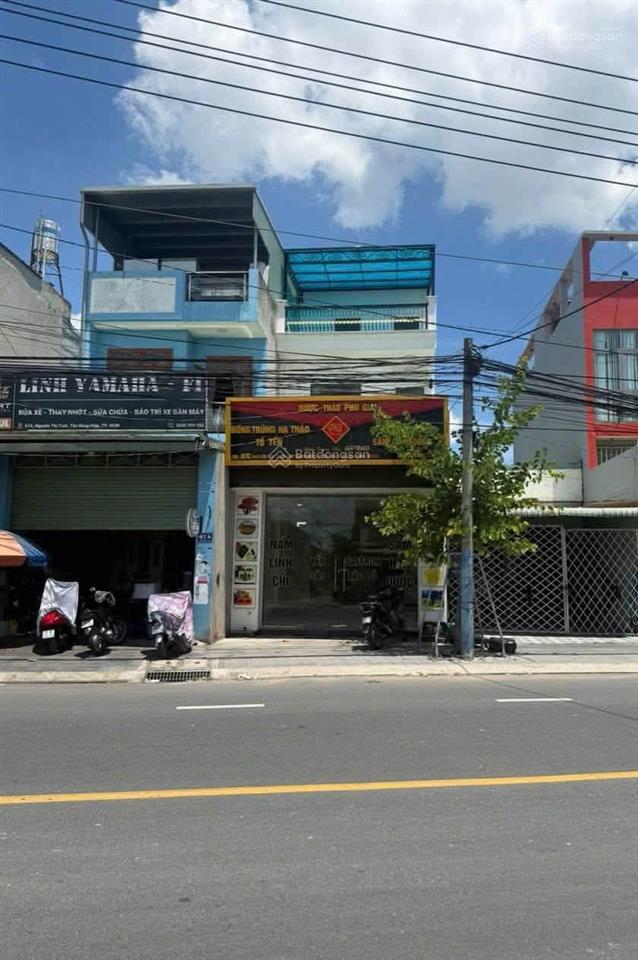 Cần bán nhà 1 trệt 2 lầu, mặt tiền kinh doanh buôn bán sầm uất
dt 100,3m
vị trí nhà mặt tiền