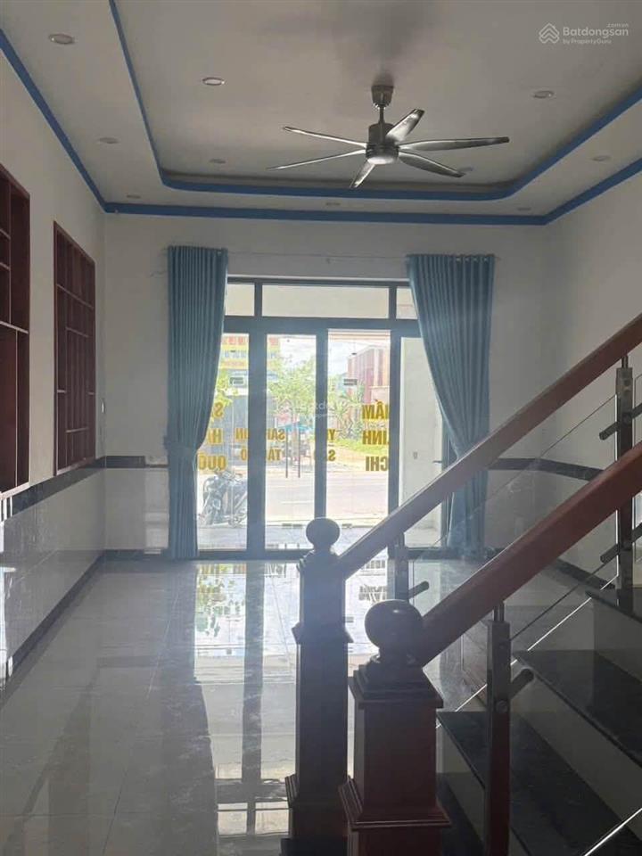 Cần bán nhà 1 trệt 2 lầu, mặt tiền kinh doanh buôn bán sầm uất
dt 100,3m
vị trí nhà mặt tiền