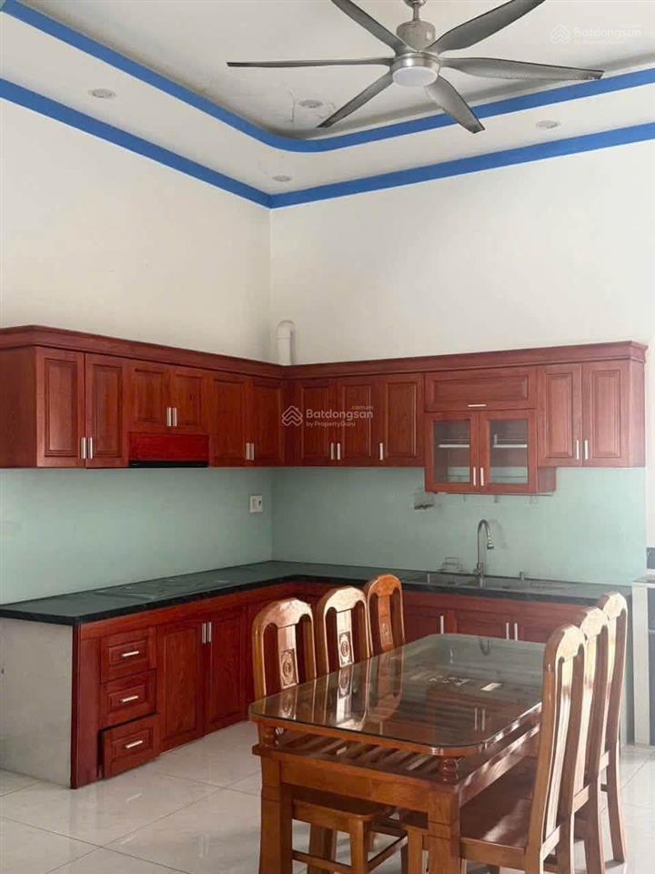 Cần bán nhà 1 trệt 2 lầu, mặt tiền kinh doanh buôn bán sầm uất
dt 100,3m
vị trí nhà mặt tiền