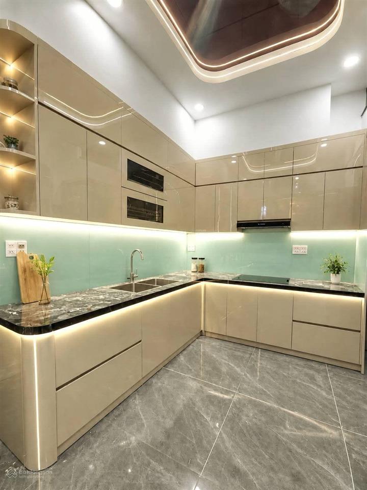 Mặt tiền nguyễn hiền nhà đẹp full nội thất, vừa ở vừa kinh doanh 1 trệt 3 lầu 1 tum