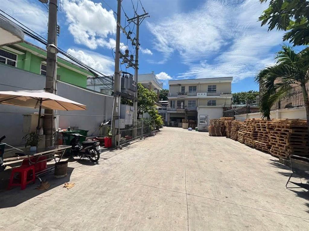 Ngộp nặng.cần bán xưởng trên đường dt743 bình đức bình hoà, thuận an bình dương. diện tích 3246m2,