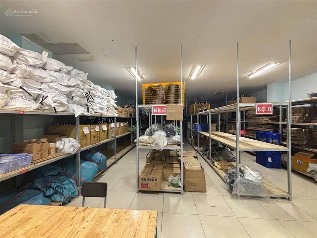 Ngộp nặng.cần bán xưởng trên đường dt743 bình đức bình hoà, thuận an bình dương. diện tích 3246m2,