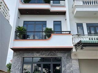 Nhà 1 trệt 2 lầu có sân thượng kdc phúc đạt, tân đông hiệp. đường 10m thông. gần vincom 550 dĩ an