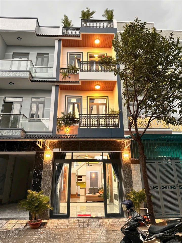 Nhà đẹp trung tâm dĩ an 5 tỷ 7 tl gần chợ dĩ an 1 ngã 3 cây điệp big c go dt 415m