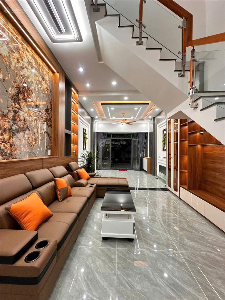Nhà đẹp trung tâm dĩ an 5 tỷ 7 tl gần chợ dĩ an 1 ngã 3 cây điệp big c go dt 415m