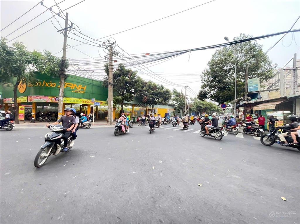 Cần bán gấp nhà 1 trệt 2 lầu đường hai bà trưng dĩ an. giá 11 tỷ 9 có thương lượng