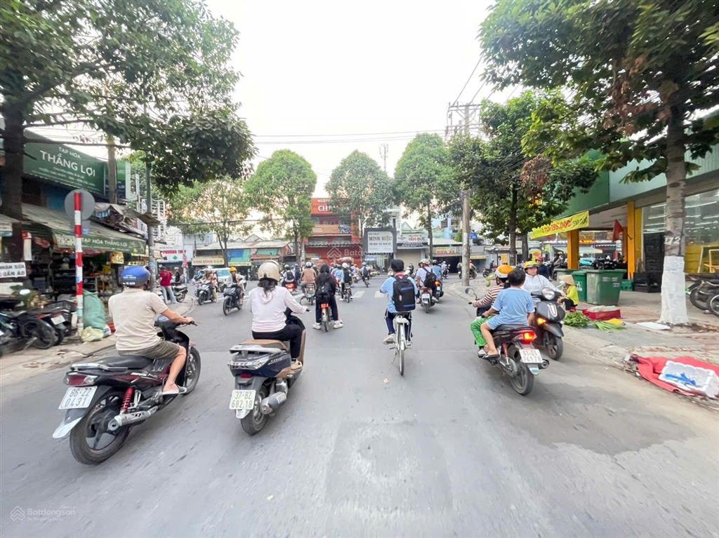 Bán mặt tiền 2 bà trưng gần góc ngã tư, có sẵn biệt thự sân vườn
dt 600m2 giá bán 45 tỷ tl
 0