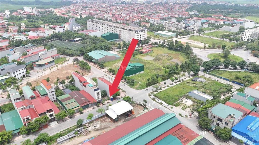 Đất nền dự án cách đại học luật 500m