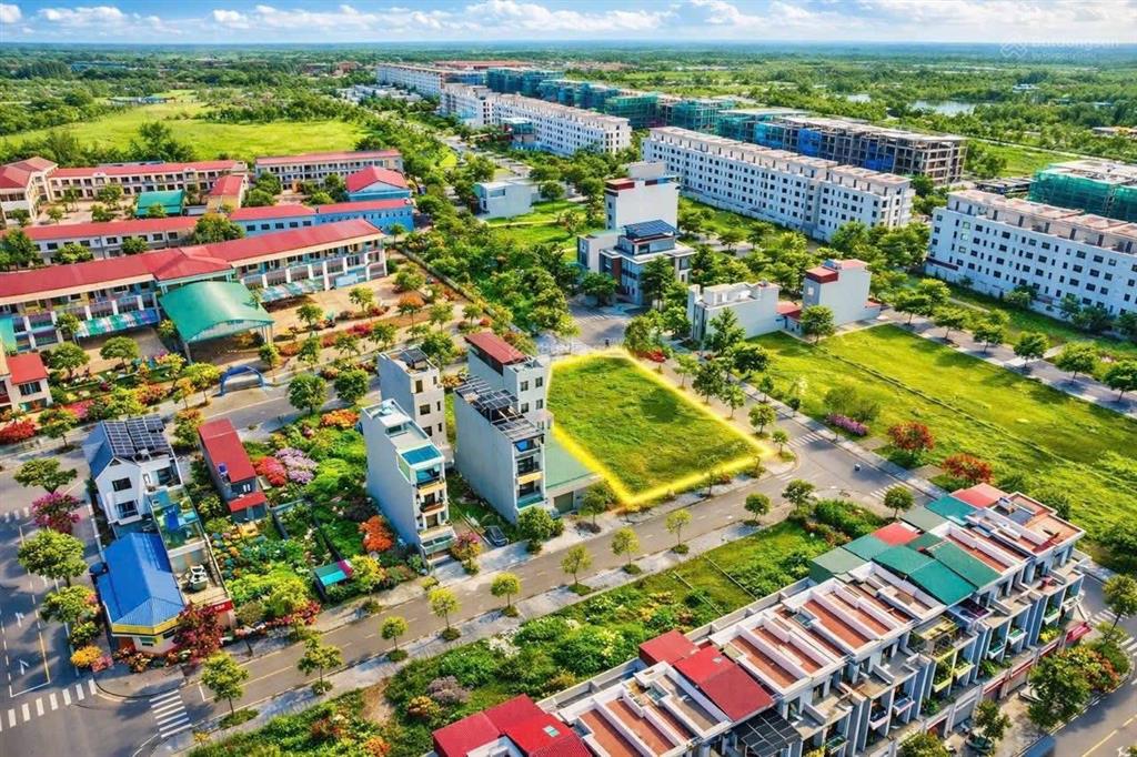 Lô đất đẹp cách đh luật cs2 & đh ngoại thương cs2 500m