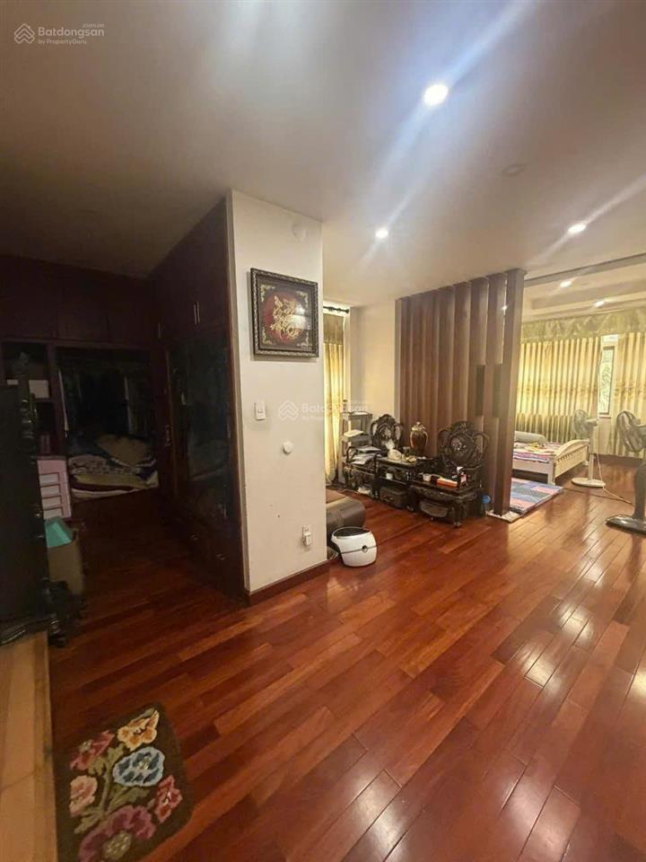 Chủ cắt lỗ 60 tỷ bán nhanh nhà sân vườn