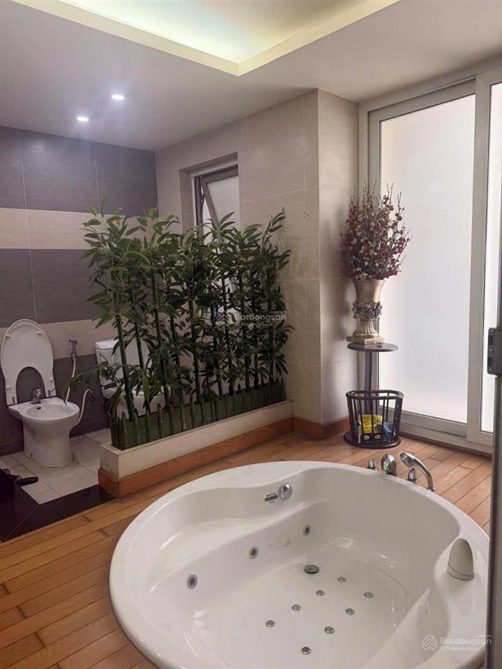 Chủ cắt lỗ 60 tỷ bán nhanh nhà sân vườn