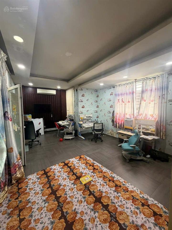 Chủ cắt lỗ 60 tỷ bán nhanh nhà sân vườn